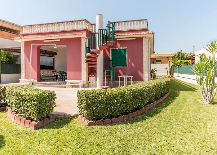 Red House Near The Sandy Beach, Parking & Wi-Fi