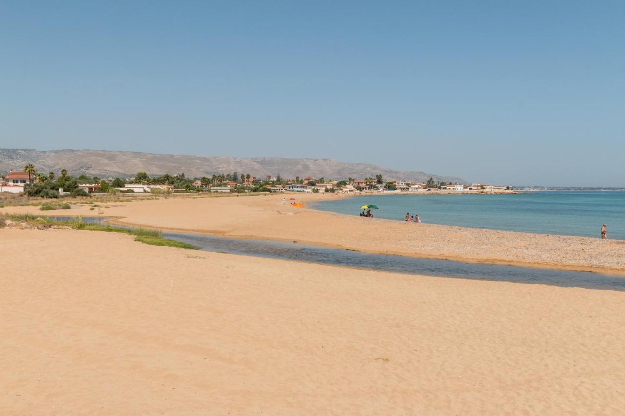 Holiday home Red House Near The Sandy Beach, Parking & Wi-fi Avola