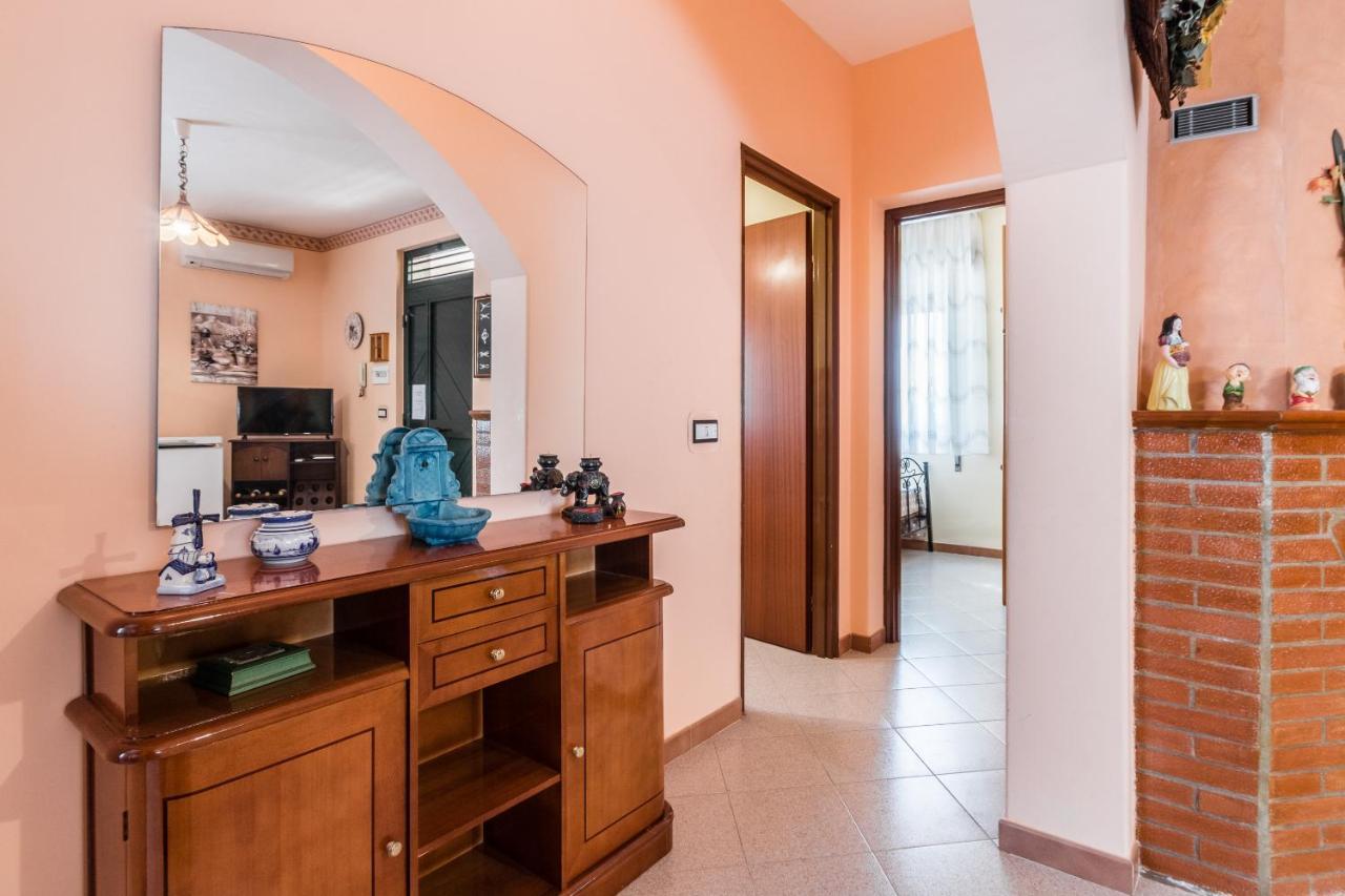 Red House Near The Sandy Beach, Parking & Wi-fi Ferienhaus Avola