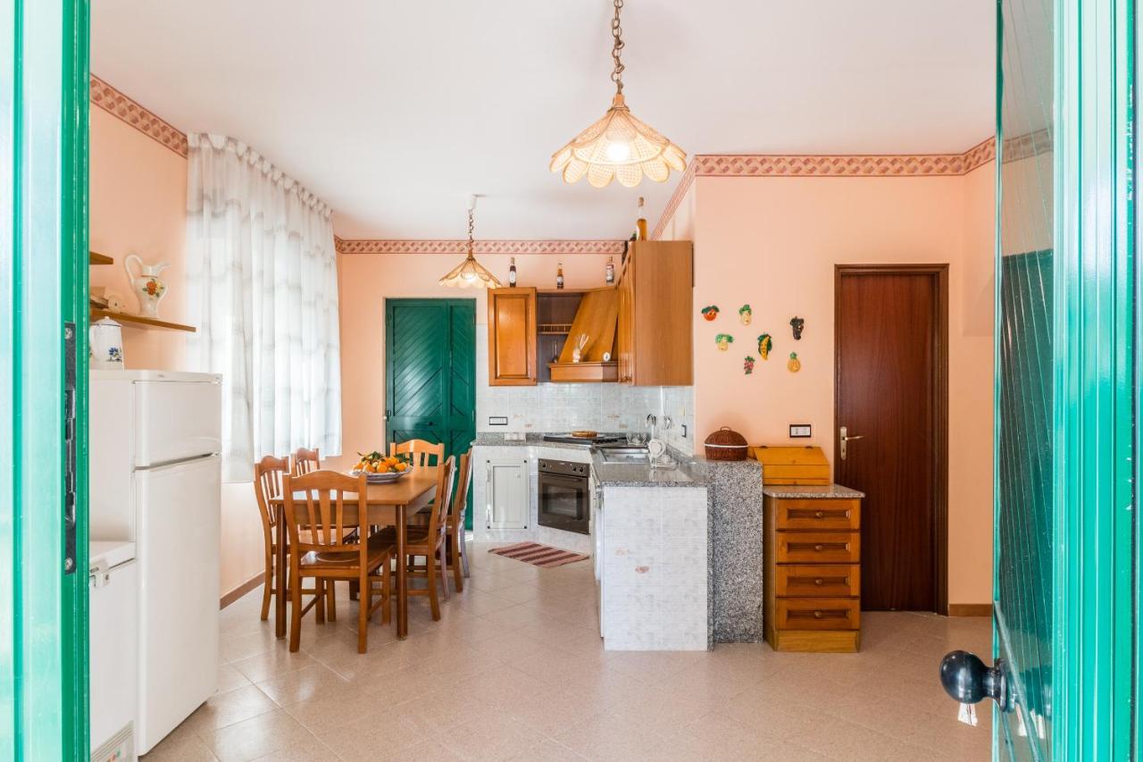 Red House Near The Sandy Beach, Parking & Wi-fi Holiday home Avola