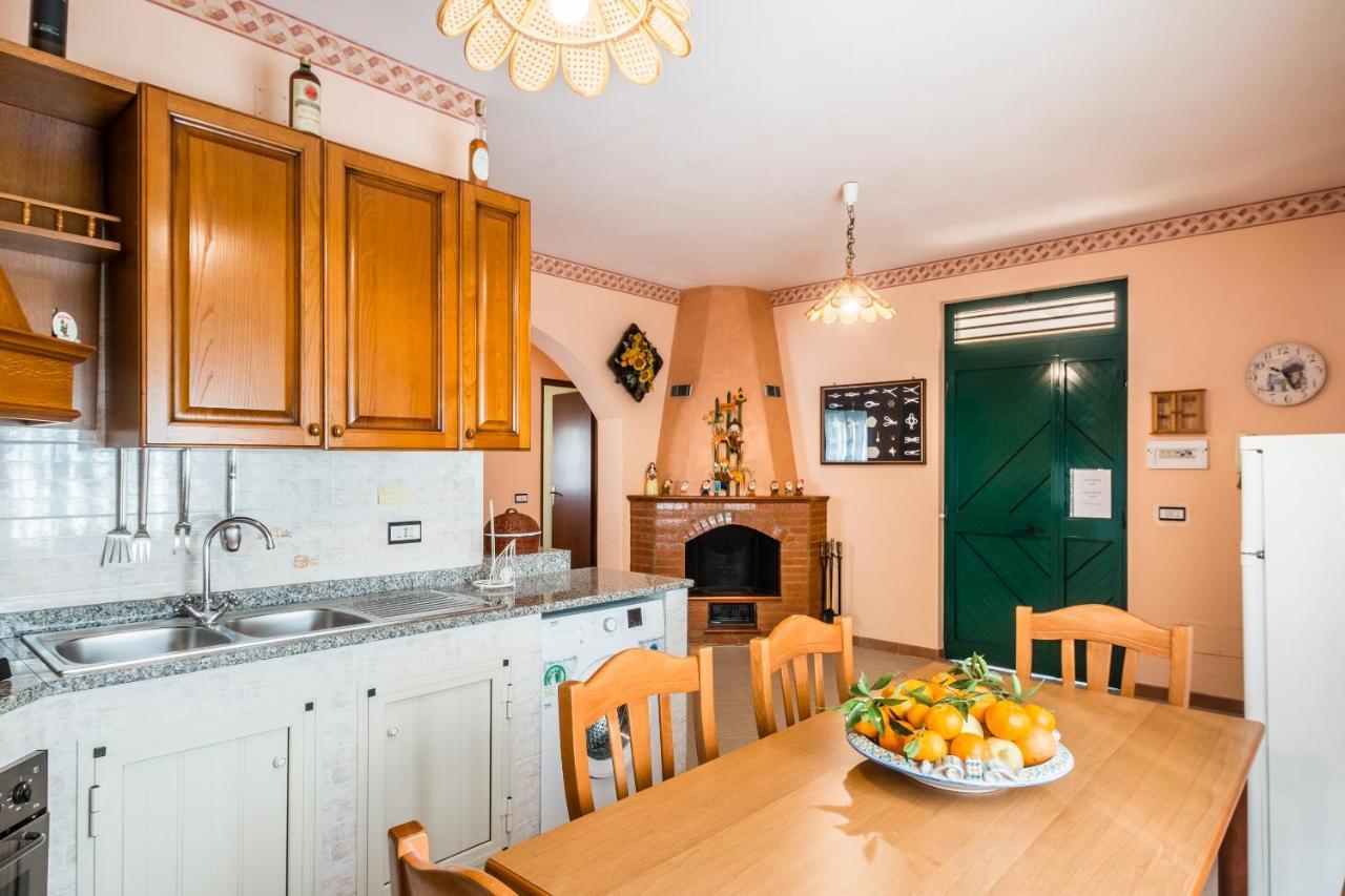 Ferienhaus Red House Near The Sandy Beach, Parking & Wi-fi