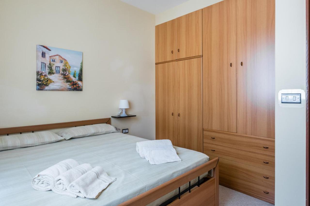 Red House Near The Sandy Beach, Parking & Wi-fi Holiday home *