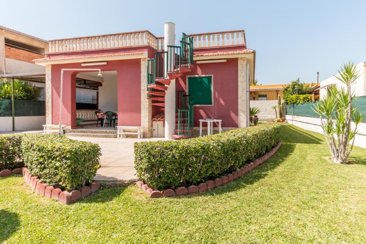 Red House Near The Sandy Beach, Parking & Wi-fi *